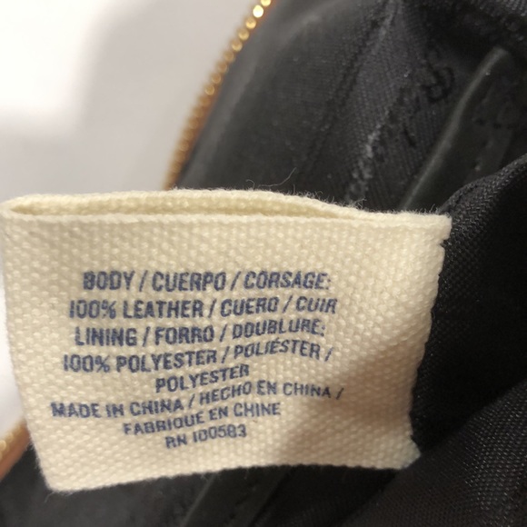 Tommy Bahama caramel brown leather shoulder bag in like new condition #pockets! - Picture 5 of 12